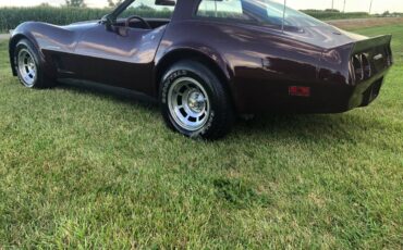 Chevrolet-Corvette-coupe-1982-2