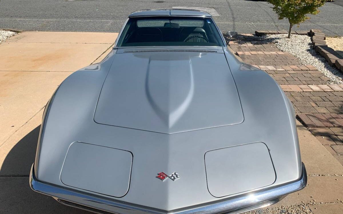 Chevrolet-Corvette-stingray-1970-2