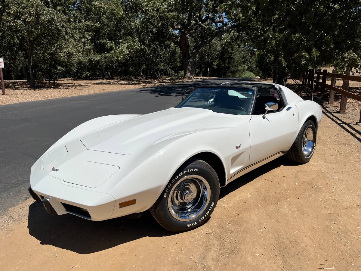 Chevrolet-Corvette-stingray-1977-3