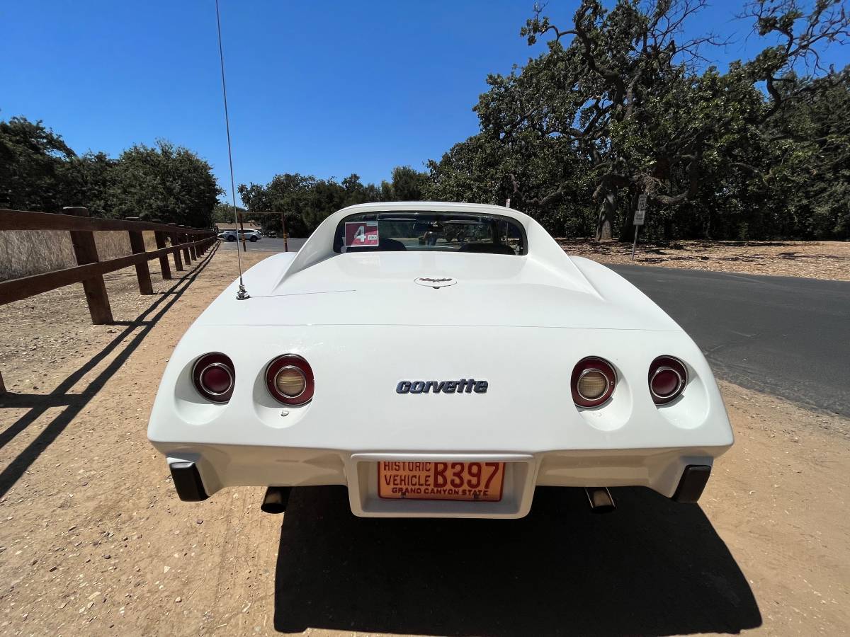 Chevrolet-Corvette-stingray-1977-4