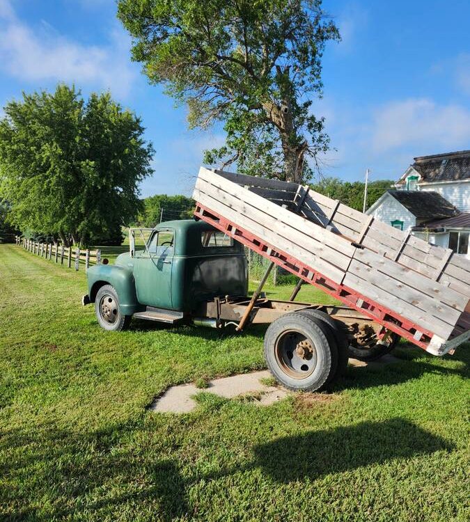 Chevrolet-Dump-truck-1952