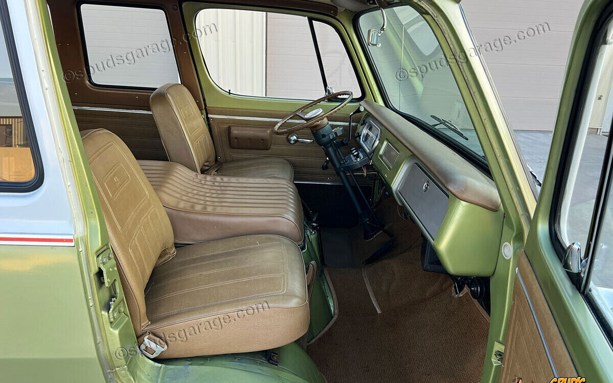 Chevrolet-G10-Van-1969-10