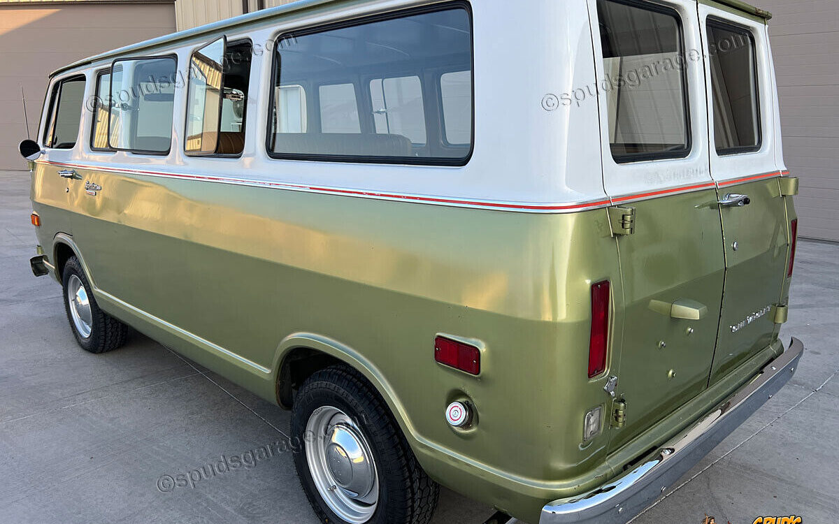 Chevrolet-G10-Van-1969-18