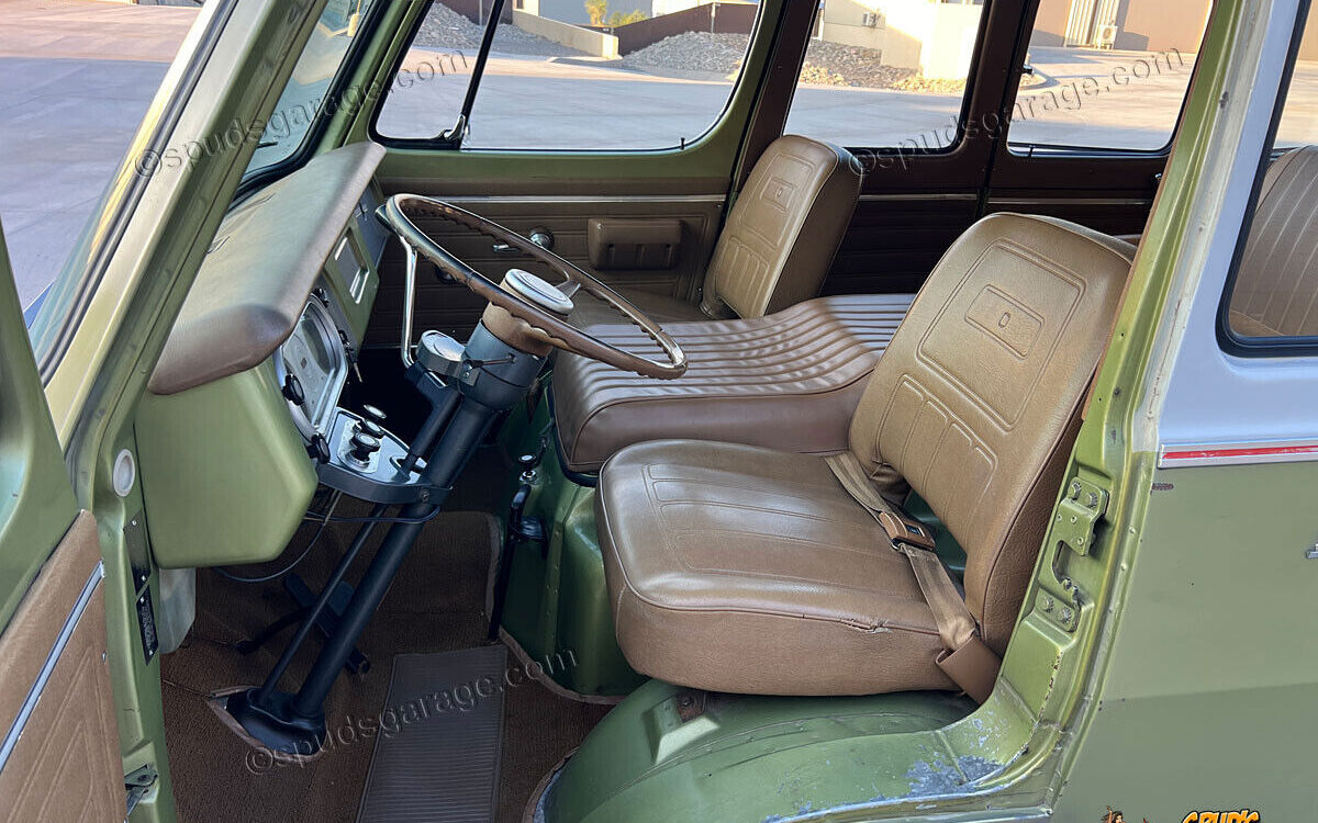 Chevrolet-G10-Van-1969-24