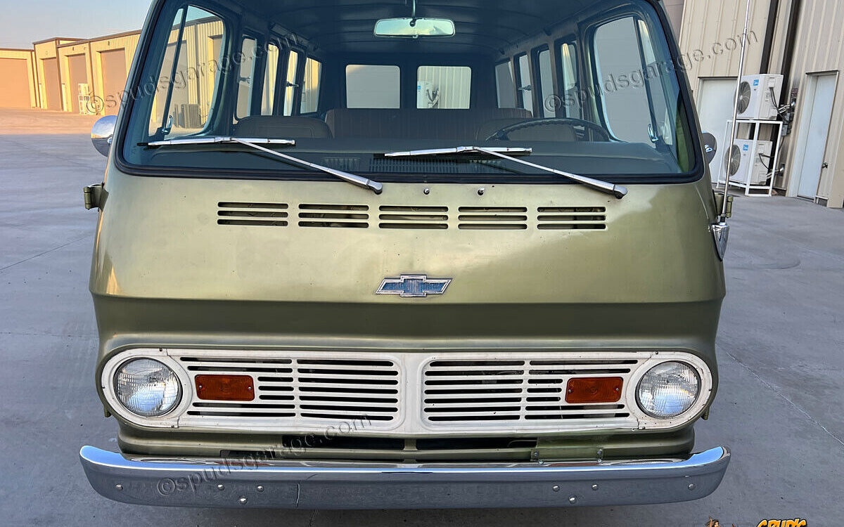 Chevrolet-G10-Van-1969-3