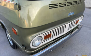 Chevrolet-G10-Van-1969-4