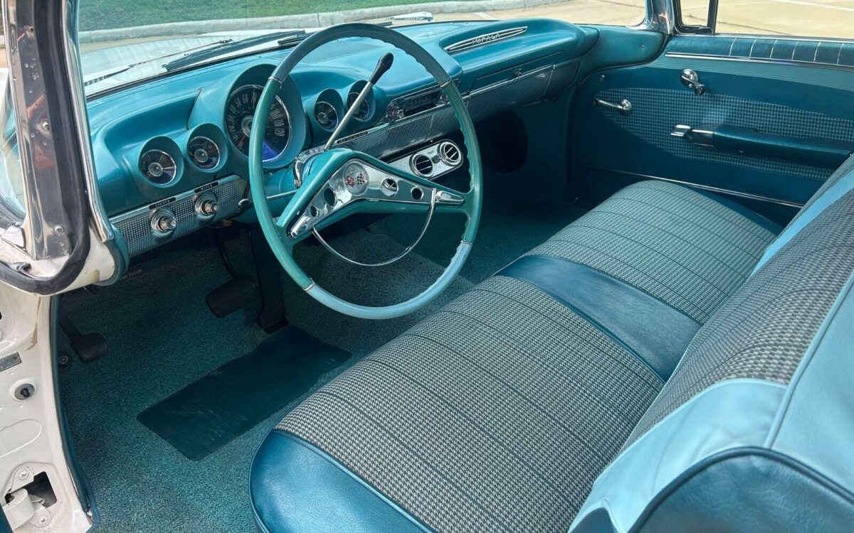 Chevrolet-Impala-Coupe-1960-19