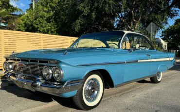 Chevrolet-Impala-Coupe-1961-3