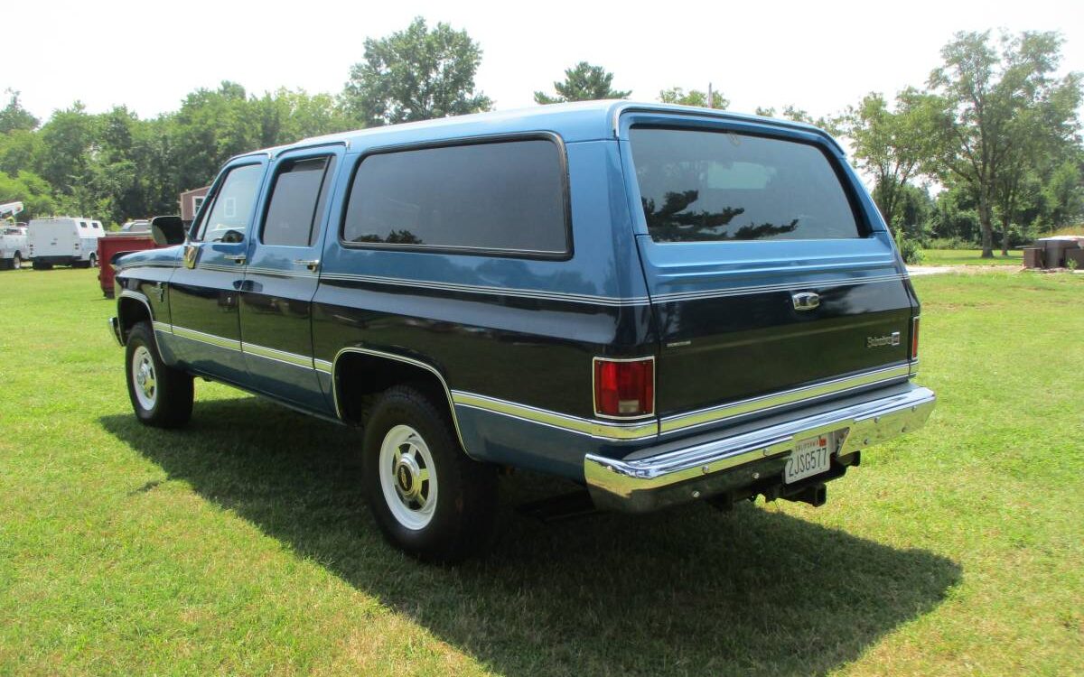 Chevrolet-K2500-suburban-1988-1