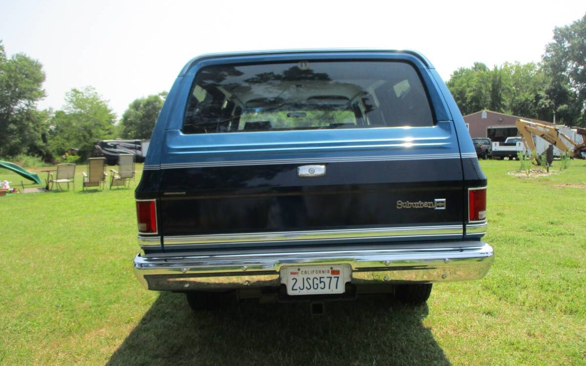 Chevrolet-K2500-suburban-1988-2