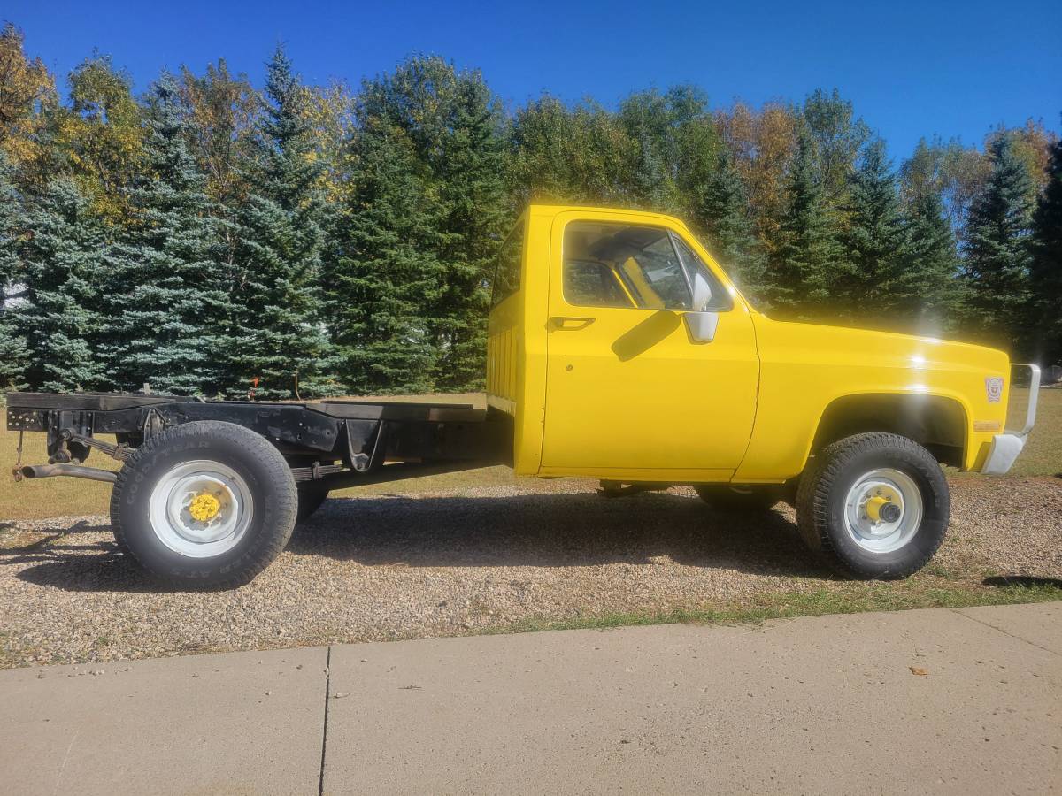 Chevrolet-K30-diesel-1986