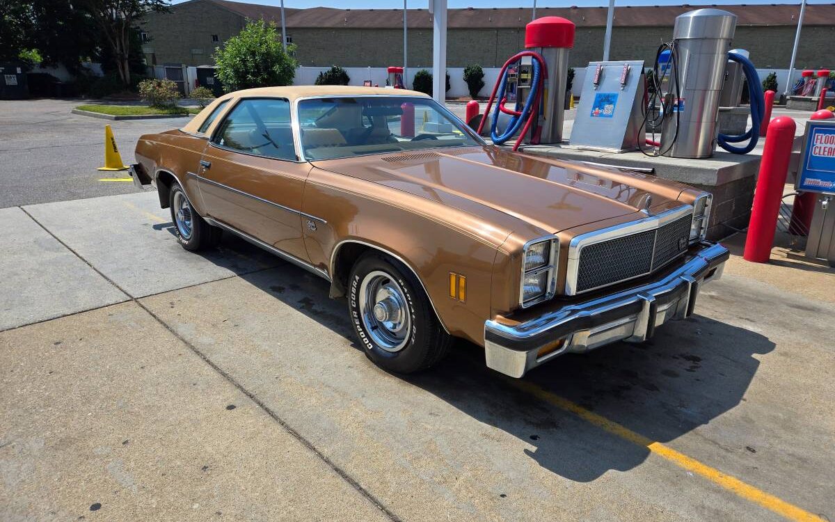 Chevrolet-Malibu-classic-1976-11