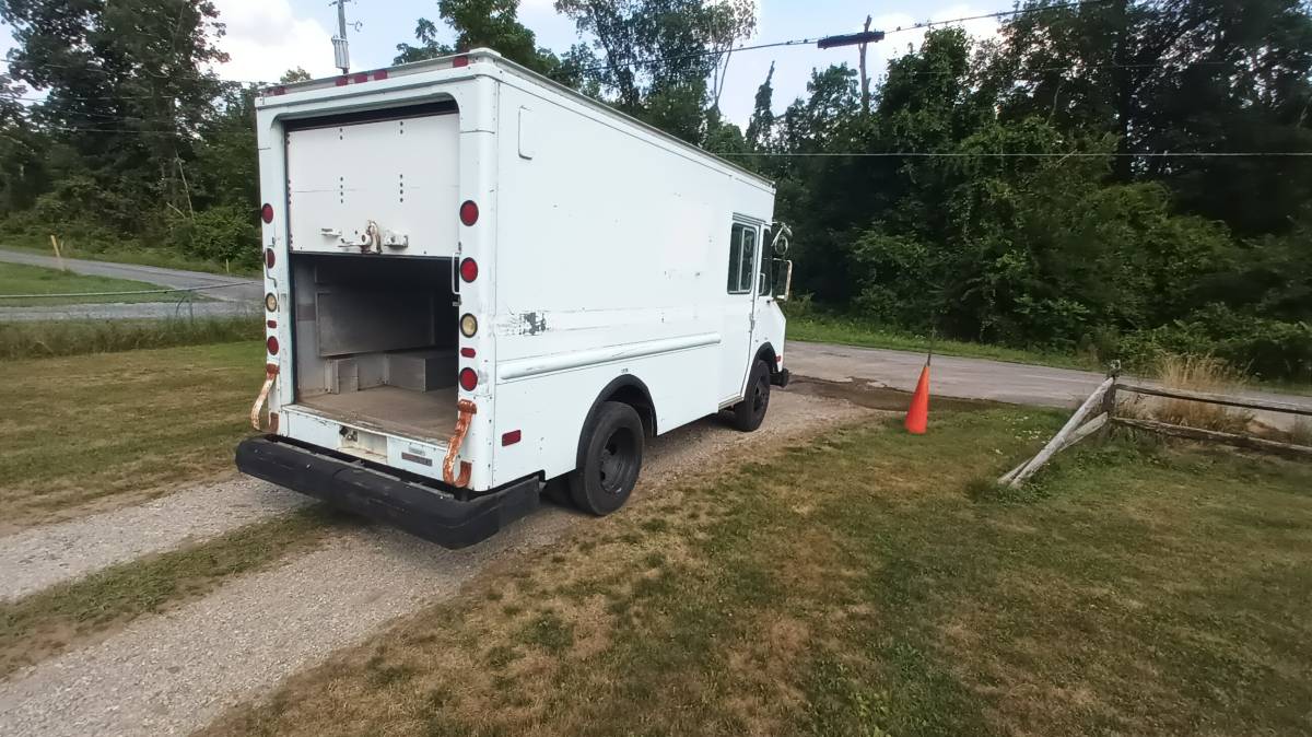 Chevrolet-P30-step-van-diesel-1987-3