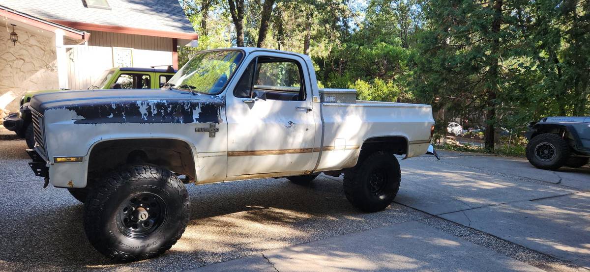 Chevrolet-Silverado-k10-1985-4