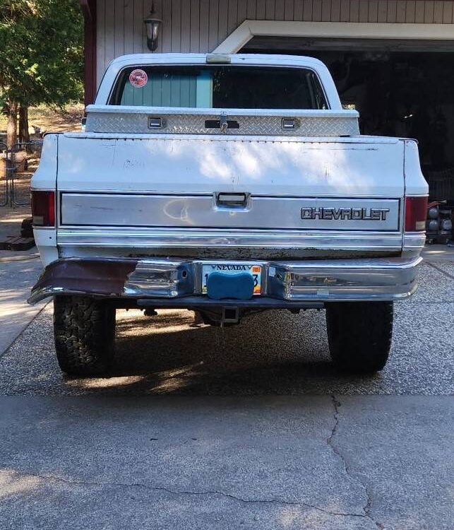 Chevrolet-Silverado-k10-1985-5