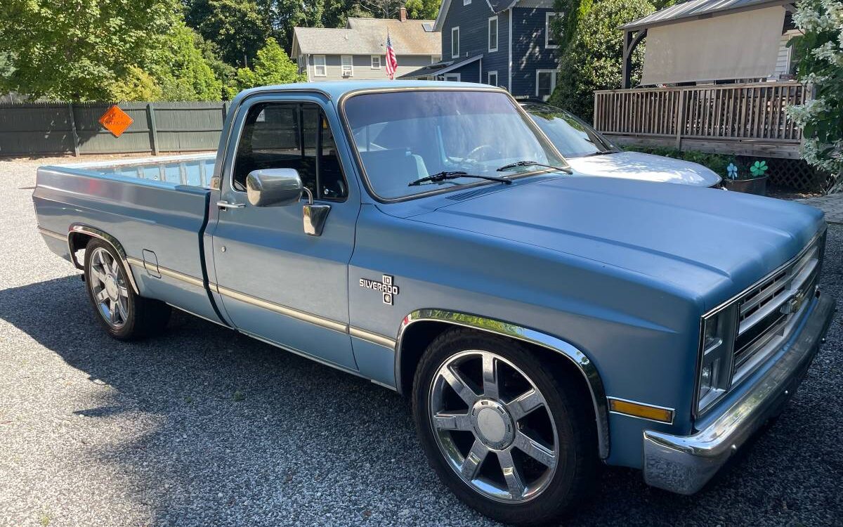 Chevrolet-Silverado-pickup-1986-1