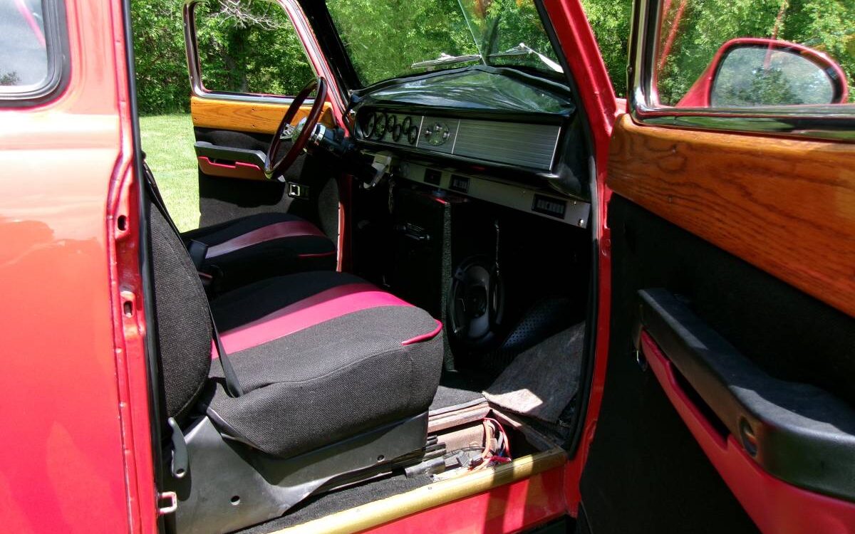 Chevrolet-Suburban-1949-4