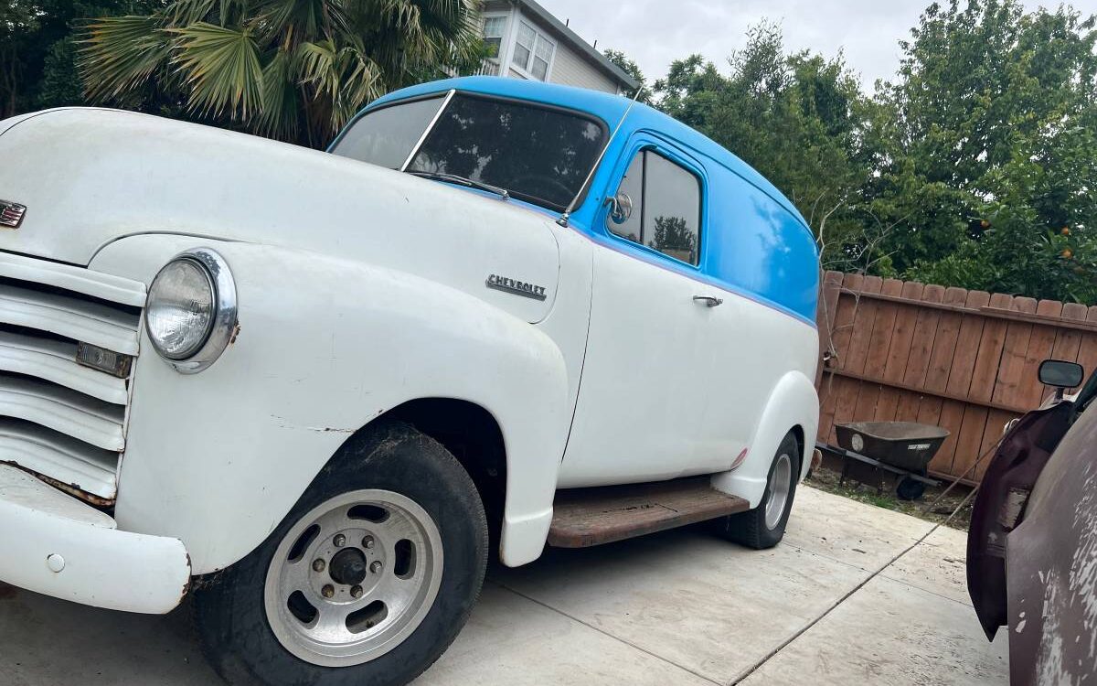 Chevrolet-Suburban-1950-4