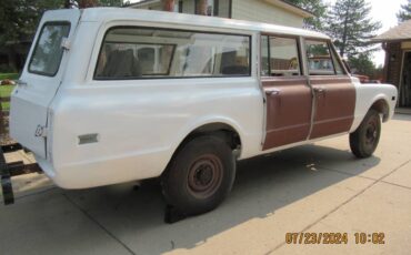 Chevrolet-Suburban-1968-2