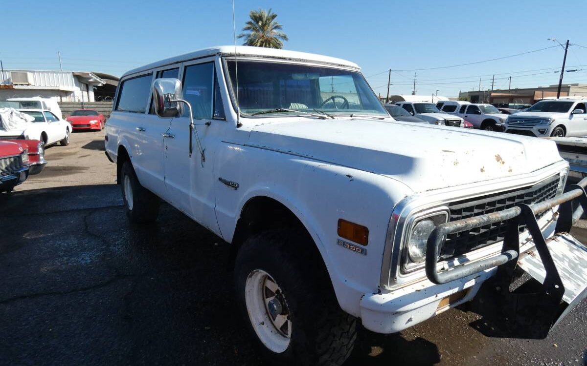 Chevrolet-Suburban-1971-1