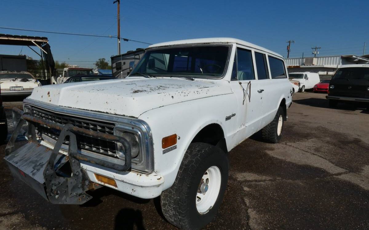 Chevrolet-Suburban-1971