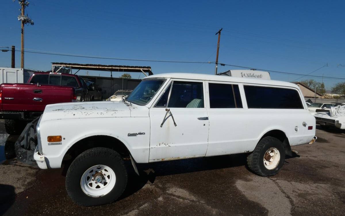 Chevrolet-Suburban-1971-3