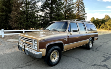 Chevrolet-Suburban-1988-1