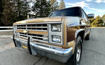 Chevrolet-Suburban-1988-10