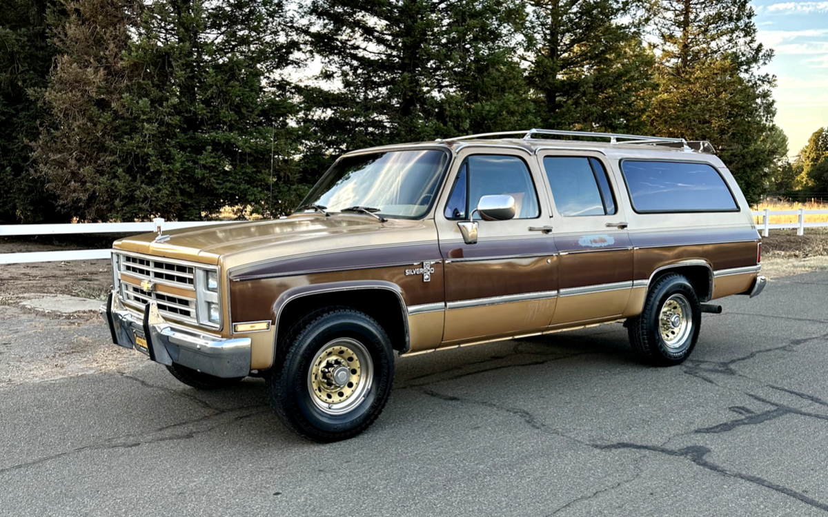 Chevrolet Suburban  1988