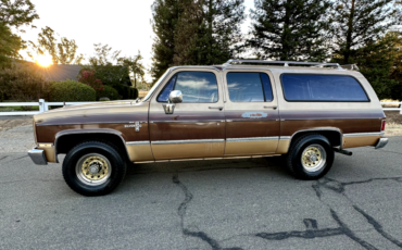 Chevrolet-Suburban-1988-3