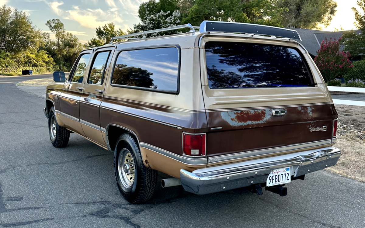 Chevrolet-Suburban-1988-4