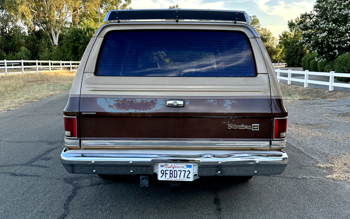 Chevrolet-Suburban-1988-6