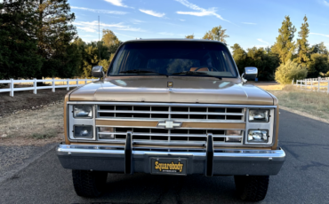 Chevrolet-Suburban-1988-8