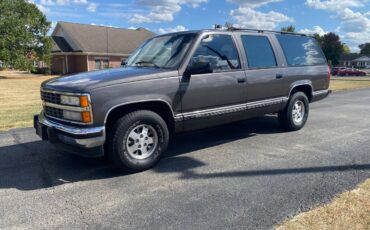 Chevrolet-Suburban-1992