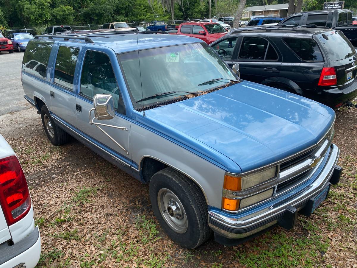 Chevrolet-Suburban-34-ton-nominal-1994