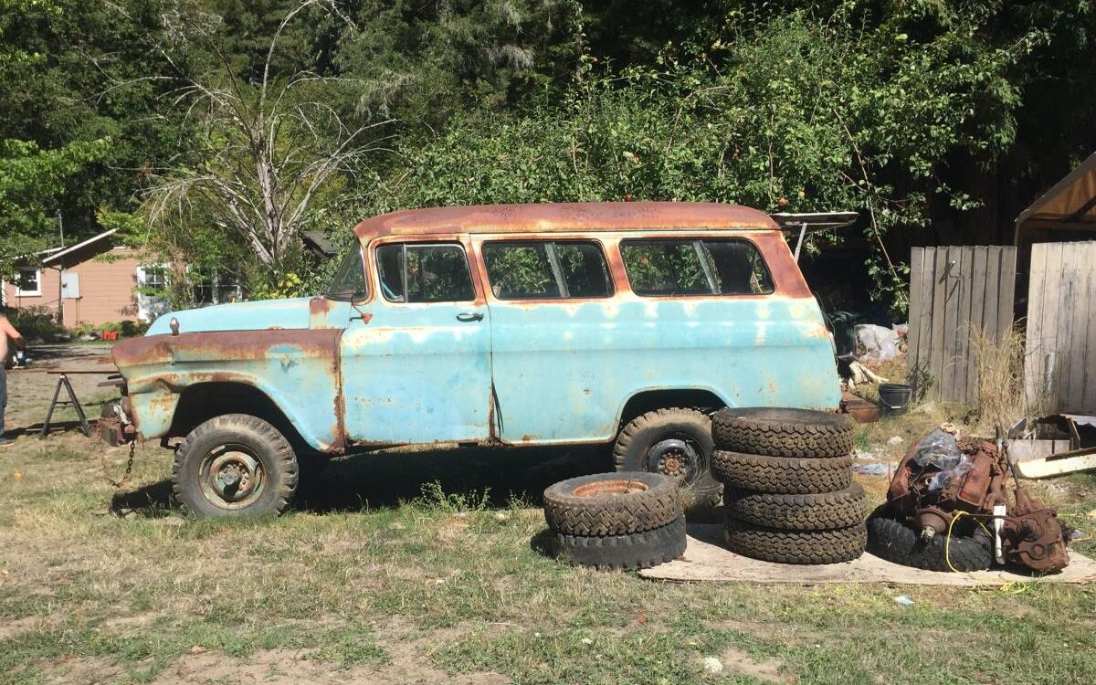 Chevrolet-Suburban-carryall-1958-1