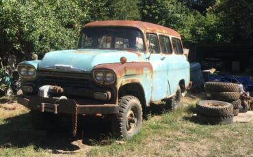 Chevrolet-Suburban-carryall-1958