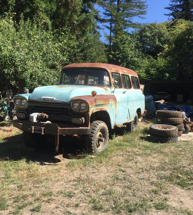 Chevrolet-Suburban-carryall-1958