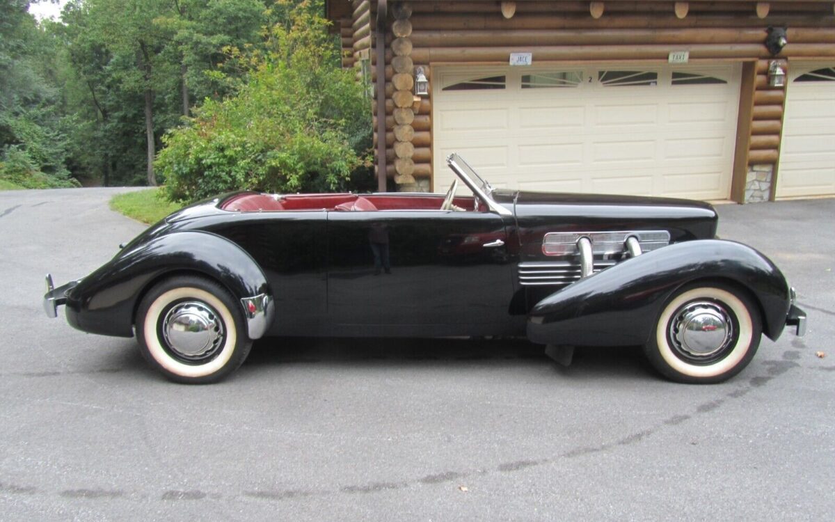 Cord-812-Phaeton-Cabriolet-1937-4