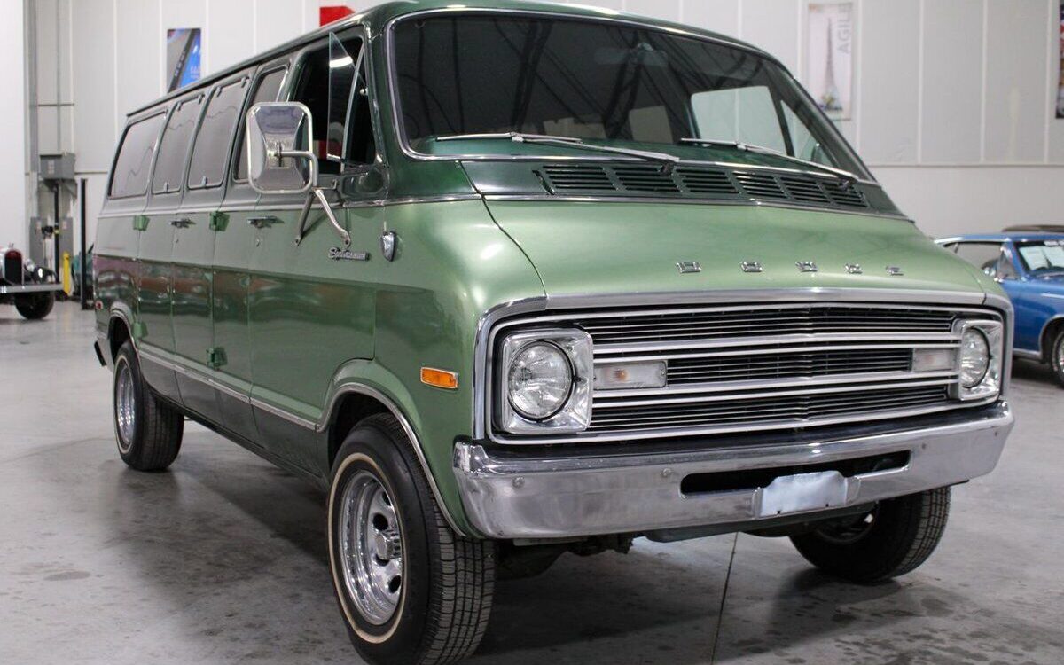 Dodge-B-200-Van-Van-1977-10