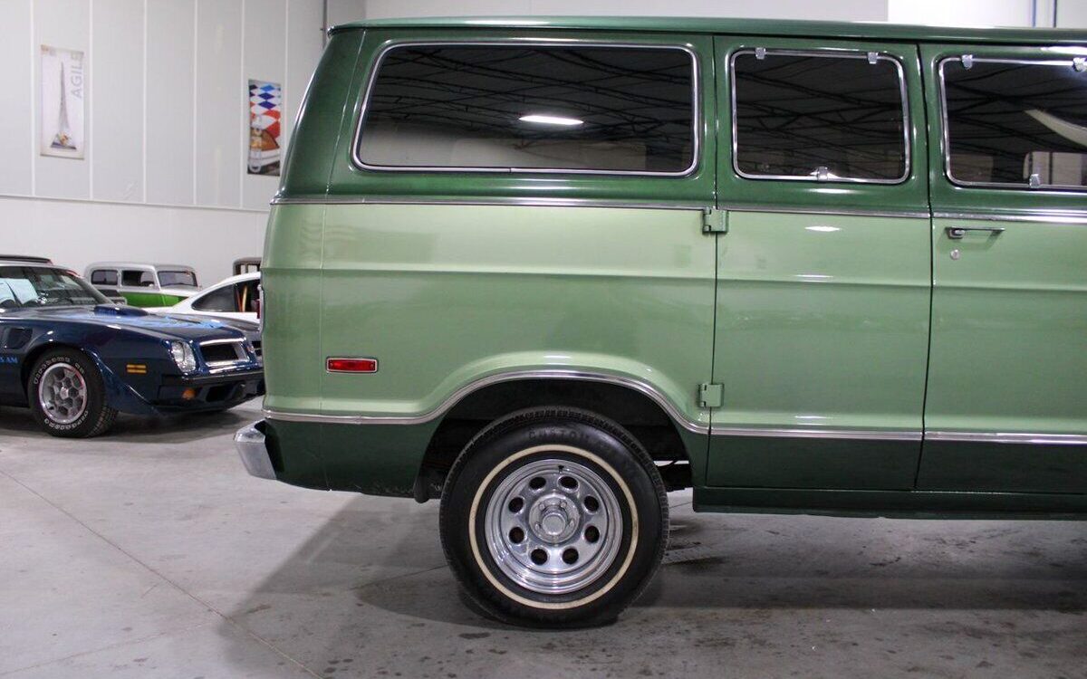 Dodge-B-200-Van-Van-1977-7