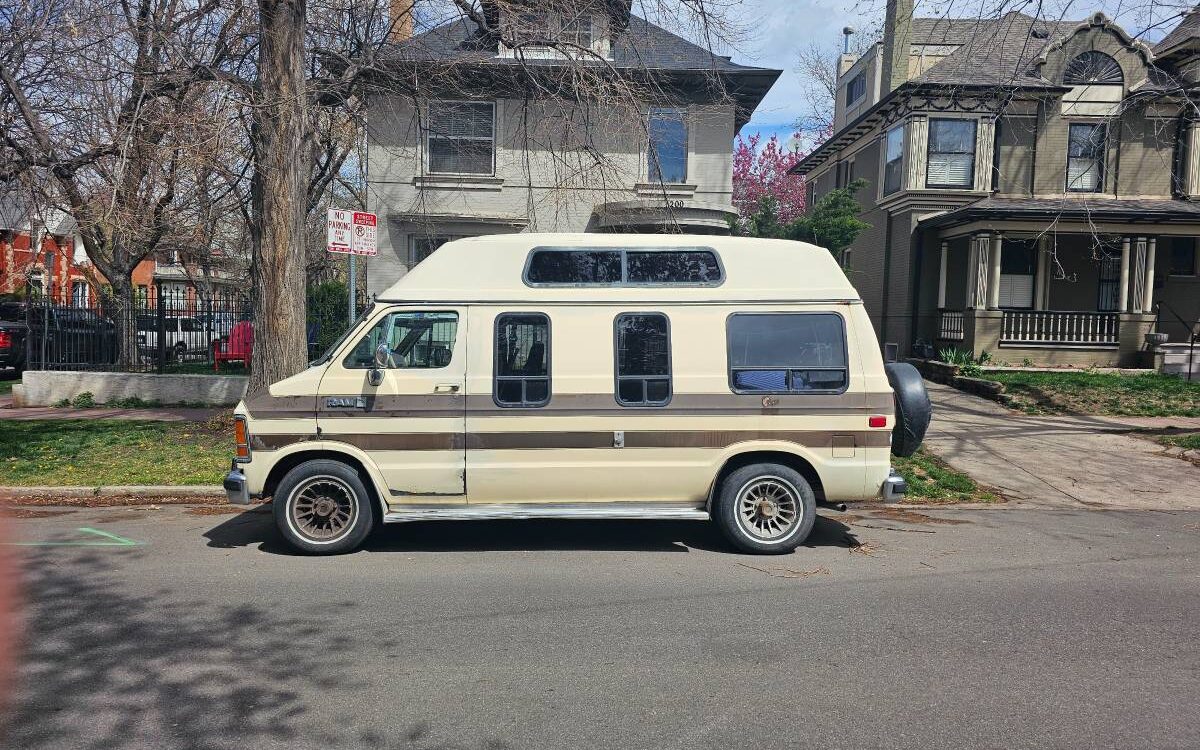 Dodge-B250-1987