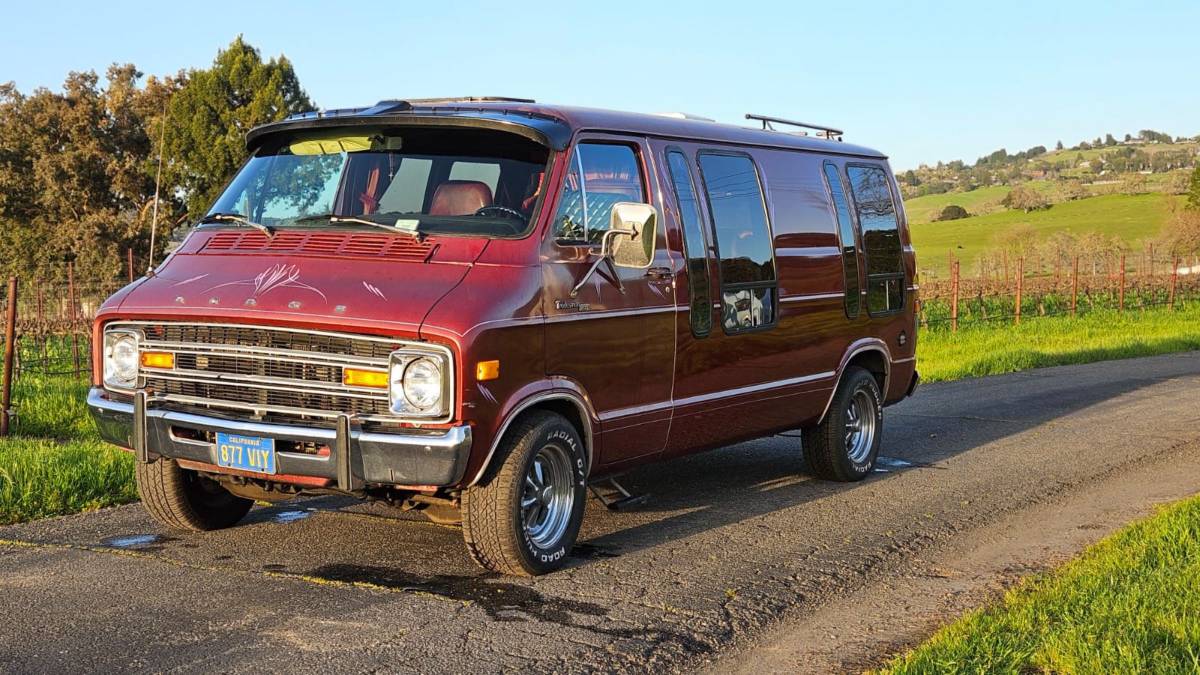 Dodge-Classic-van-1978-1