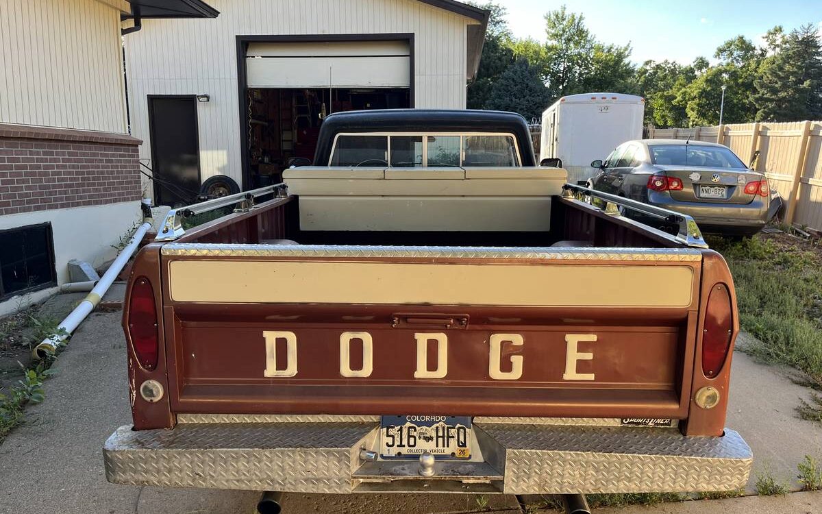 Dodge-D100-sweptside-adventurer-1968-11