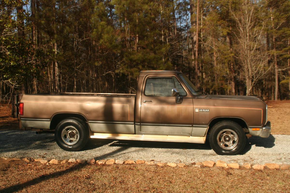 Dodge-D150-1988-1