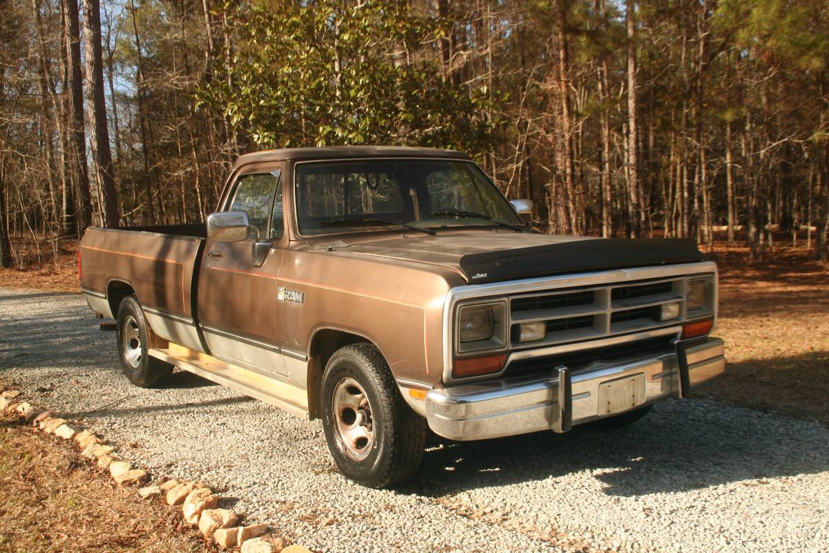 Dodge-D150-1988