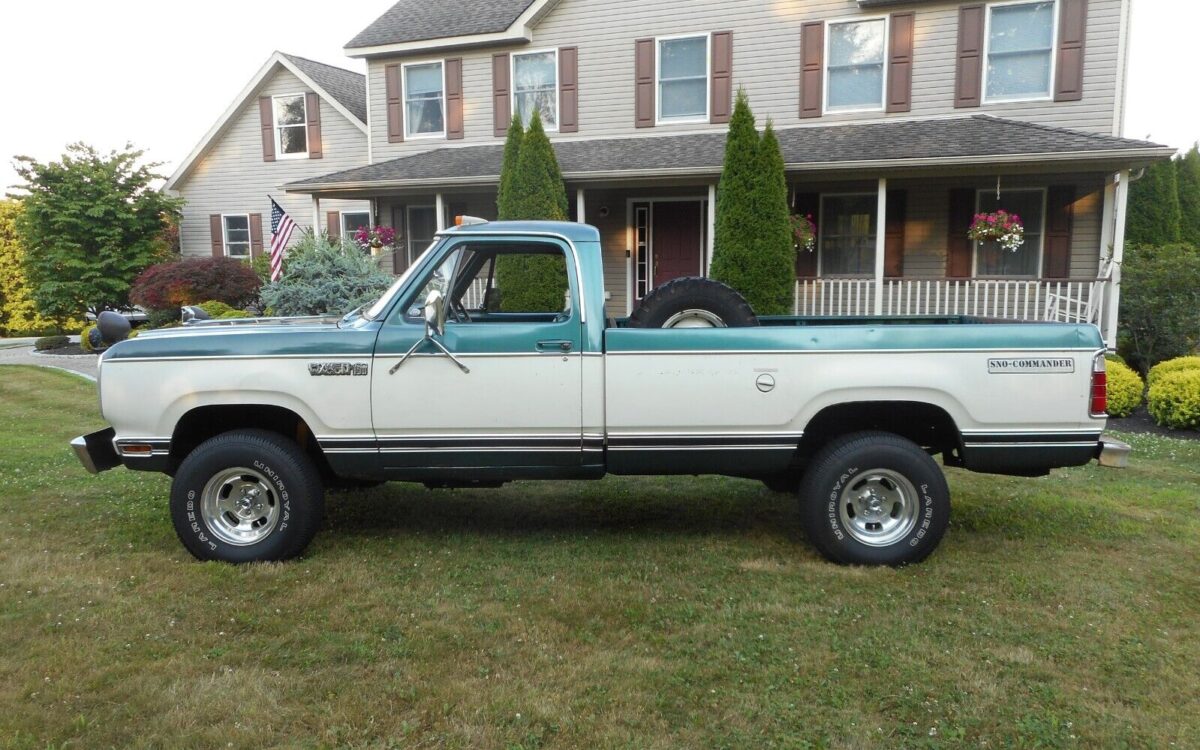 Dodge-Power-Wagon-1979-1