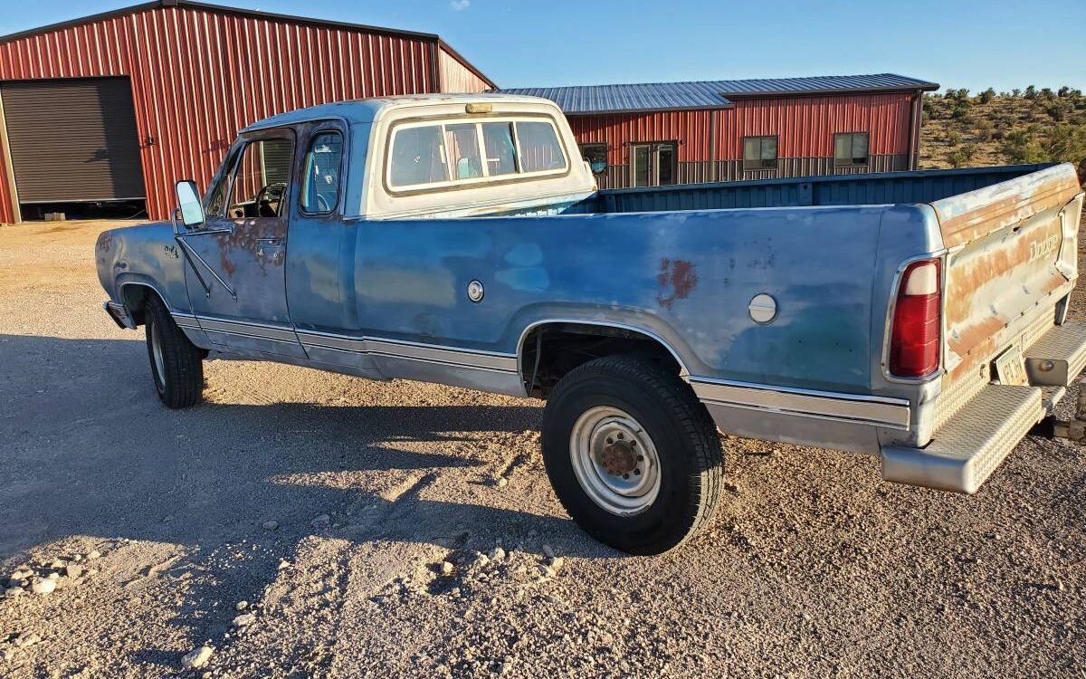 Dodge-Ram-2500-1976-1