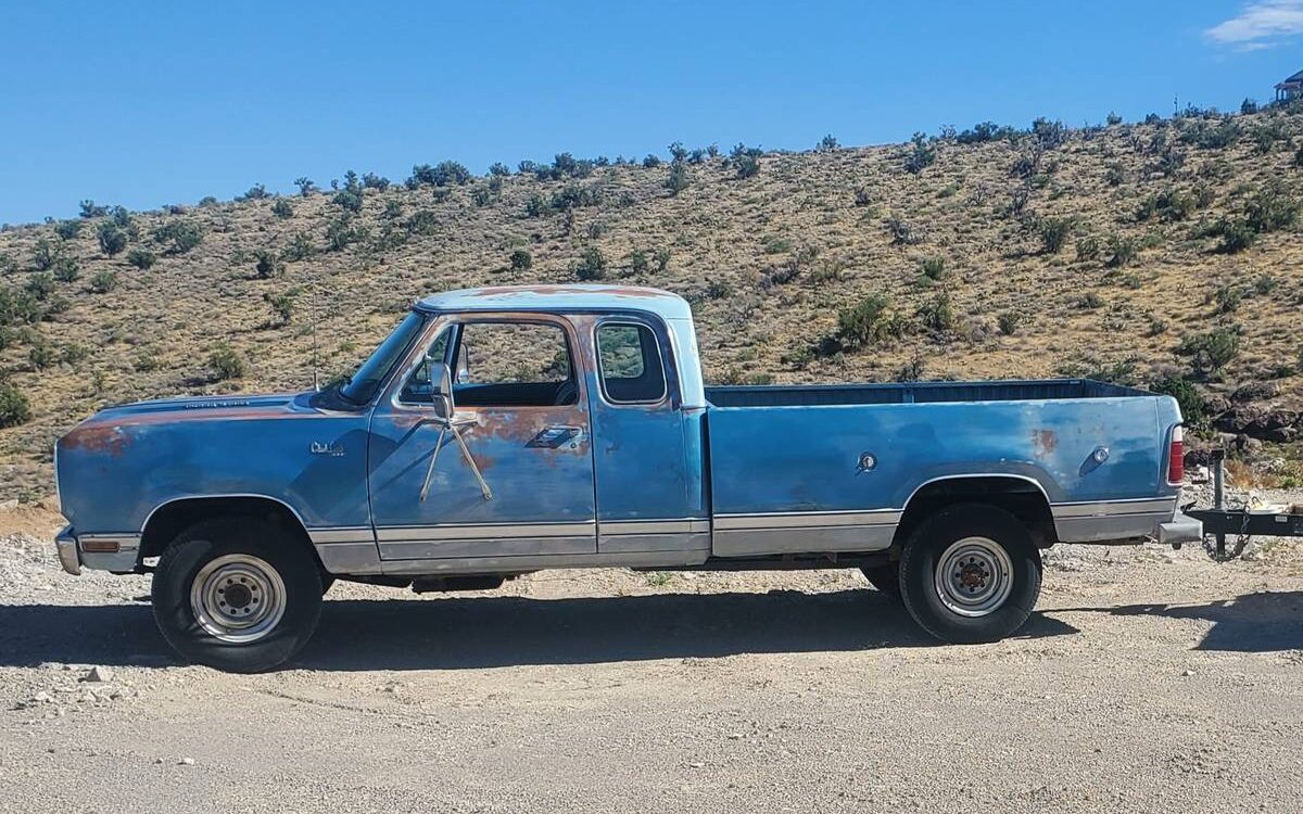 Dodge-Ram-2500-1976