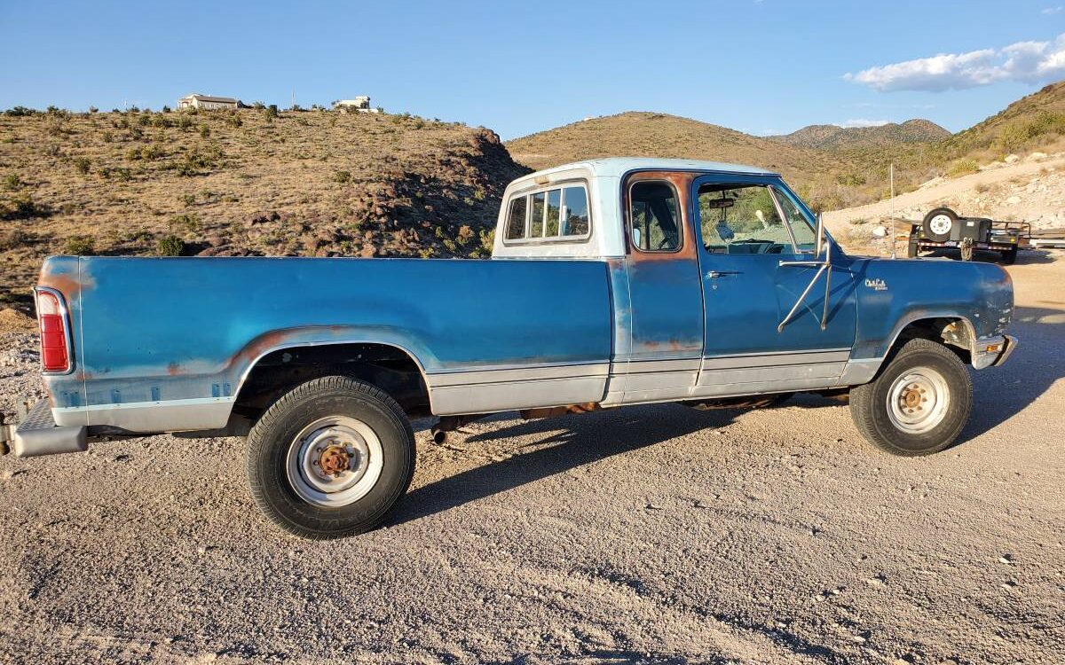 Dodge-Ram-2500-1976-3